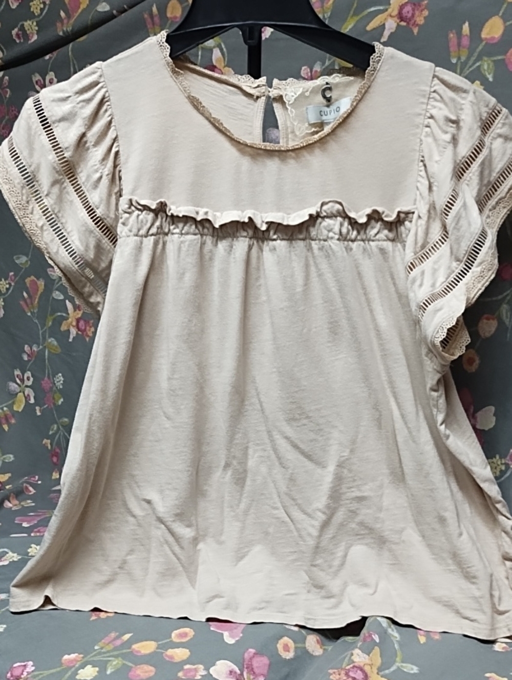 Cupio Beige Lace-Trim Short Sleeve Blouse